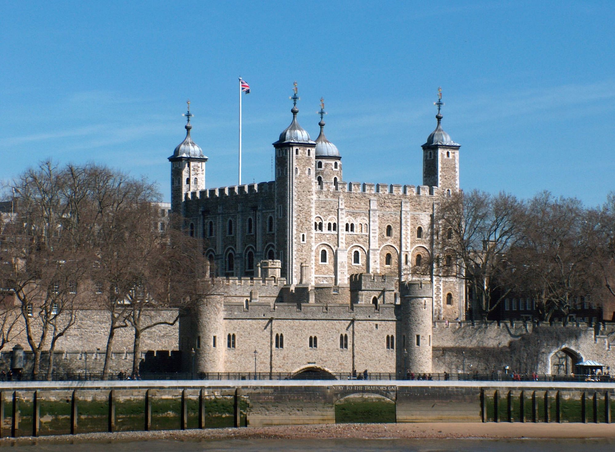 Mighty stone tower at the centre of London fortress.